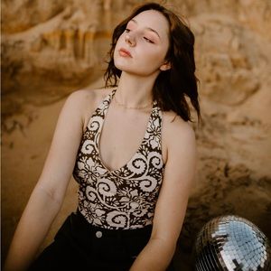 very 70s halter top!!